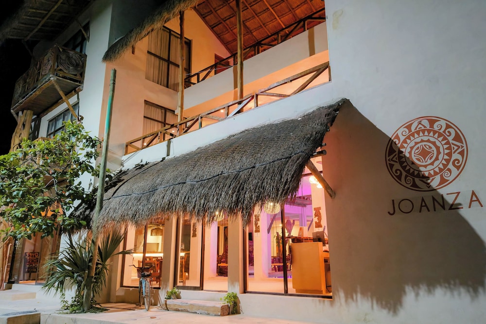 Joanza by OOL Hotels 12/50