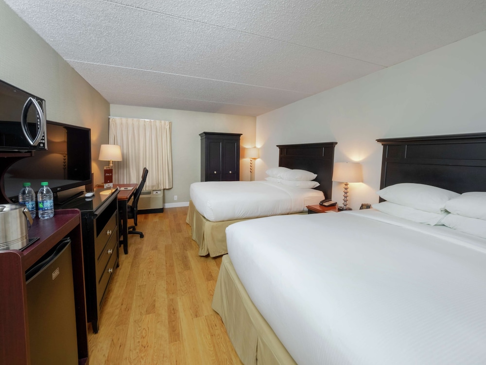 Doubletree By Hilton Buffalo Amherst 33/64