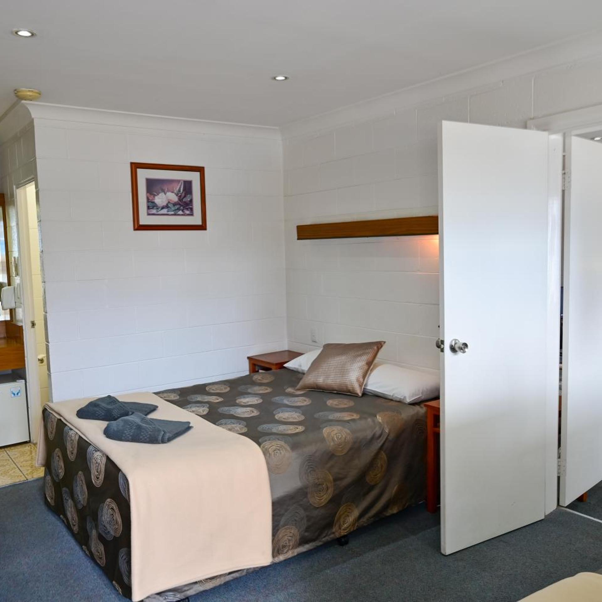 BYER FOUNTAIN MOTOR INN 13/50