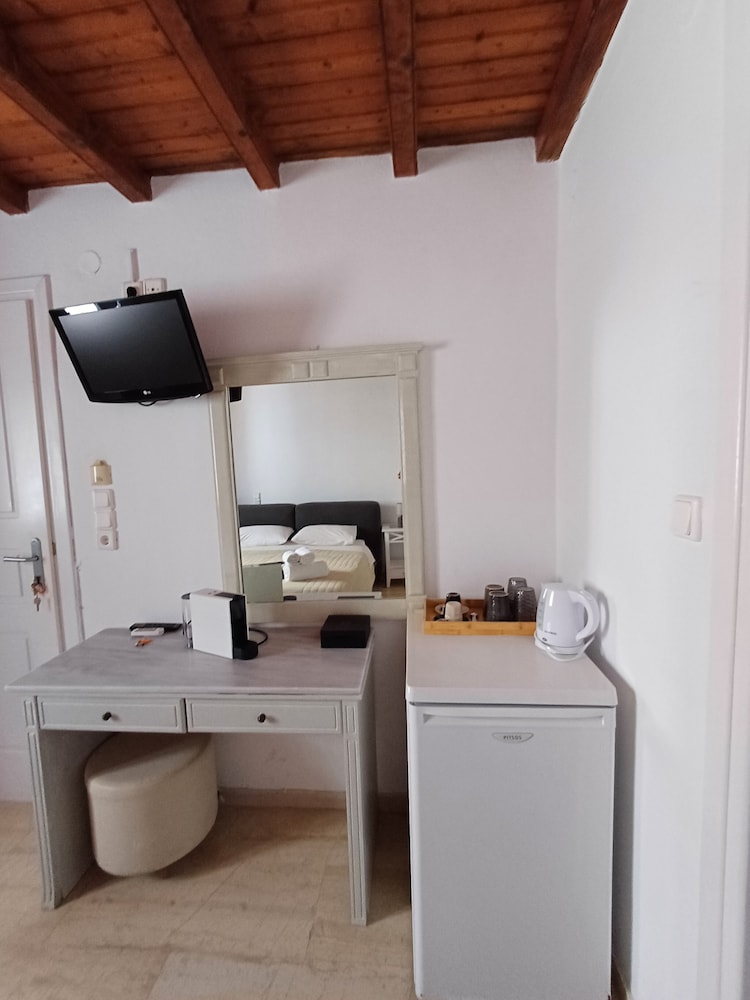Manos Rooms 34/50