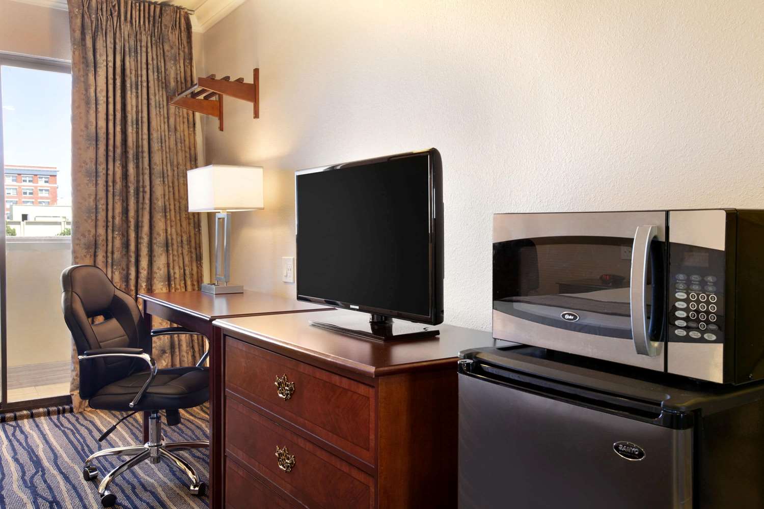 Days Inn by Wyndham Eureka CA 17/22