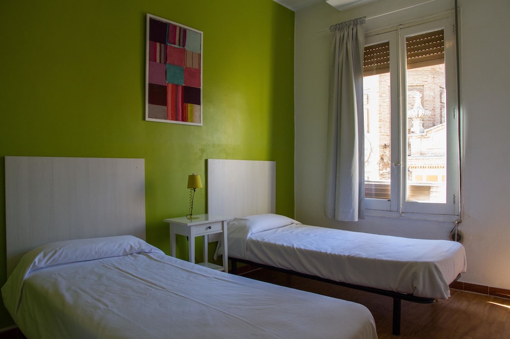 RUSSAFA YOUTH HOSTEL 15/54