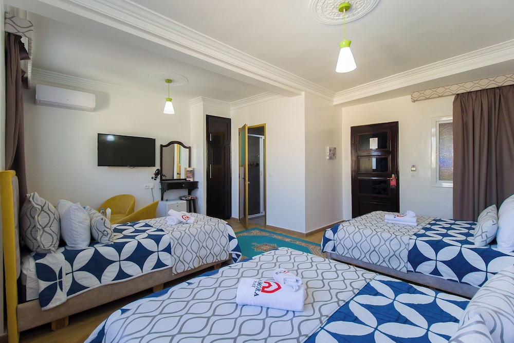 HOTEL MAMORA 52/72