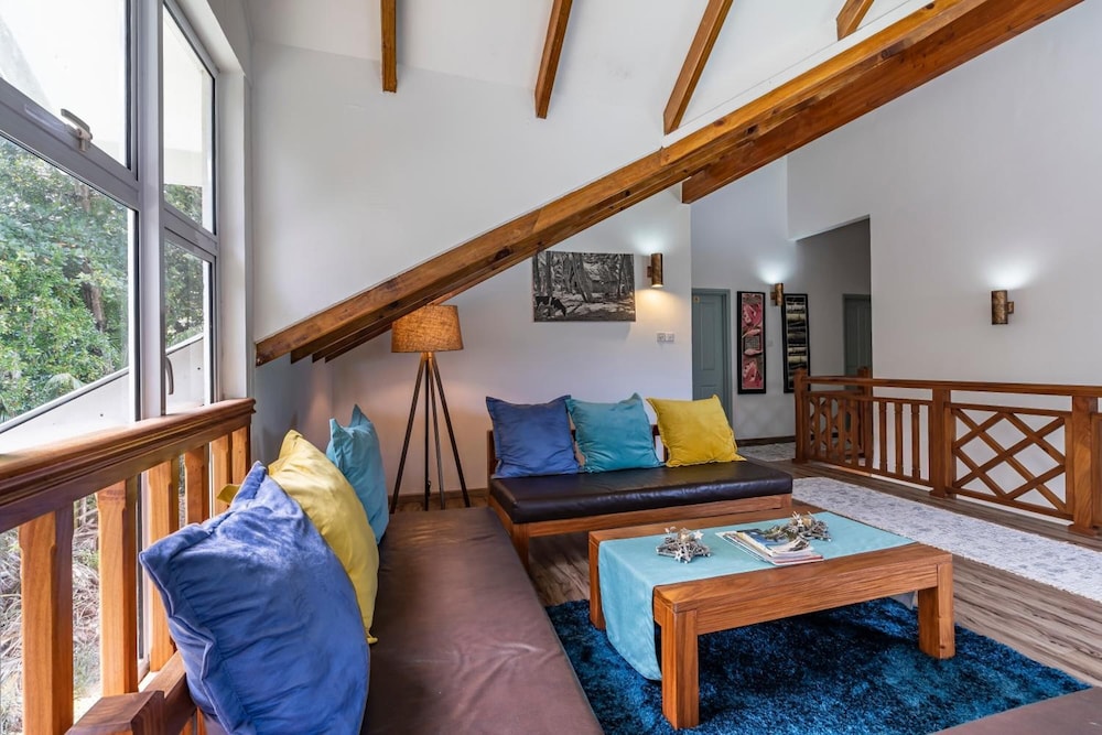 La Modestie Villa 24/50