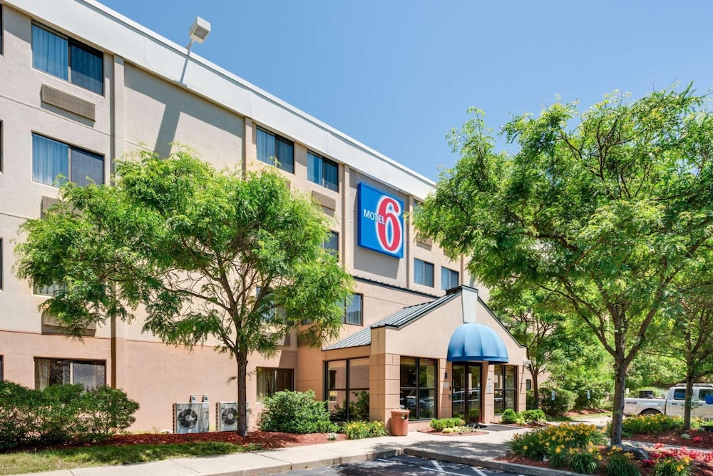 Motel6 Milford, CT 6/74