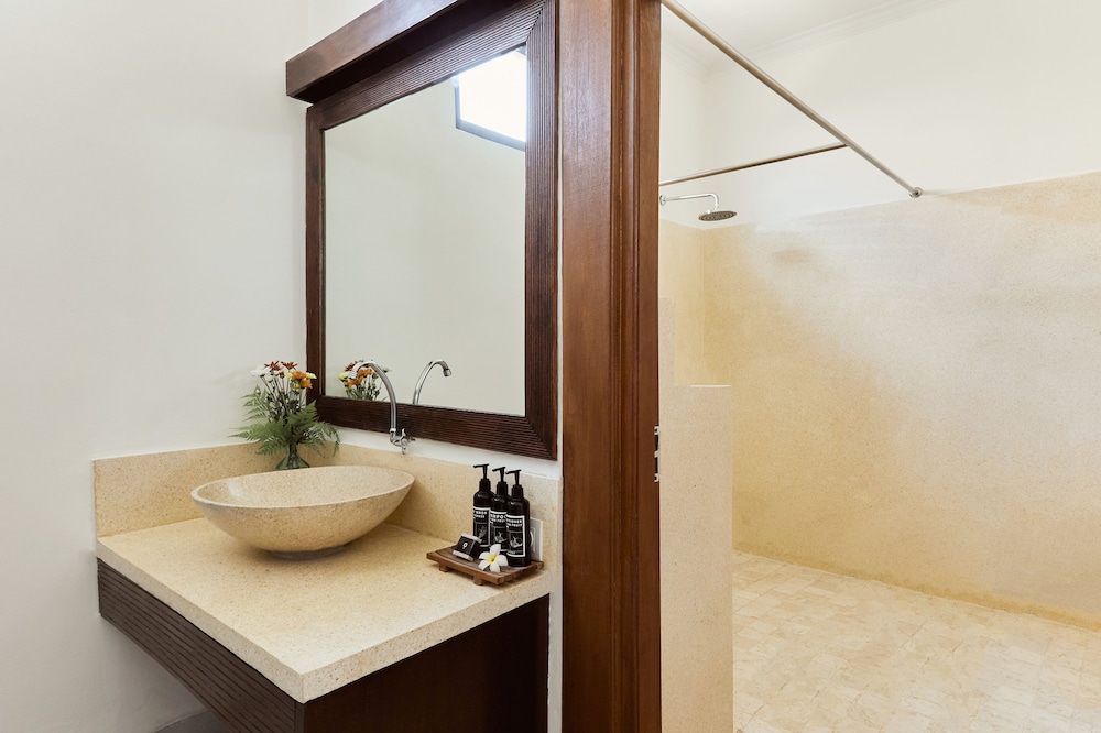 Outpost Ubud Coliving Suites (ex. Kertiyasa Bungalow) 43/45