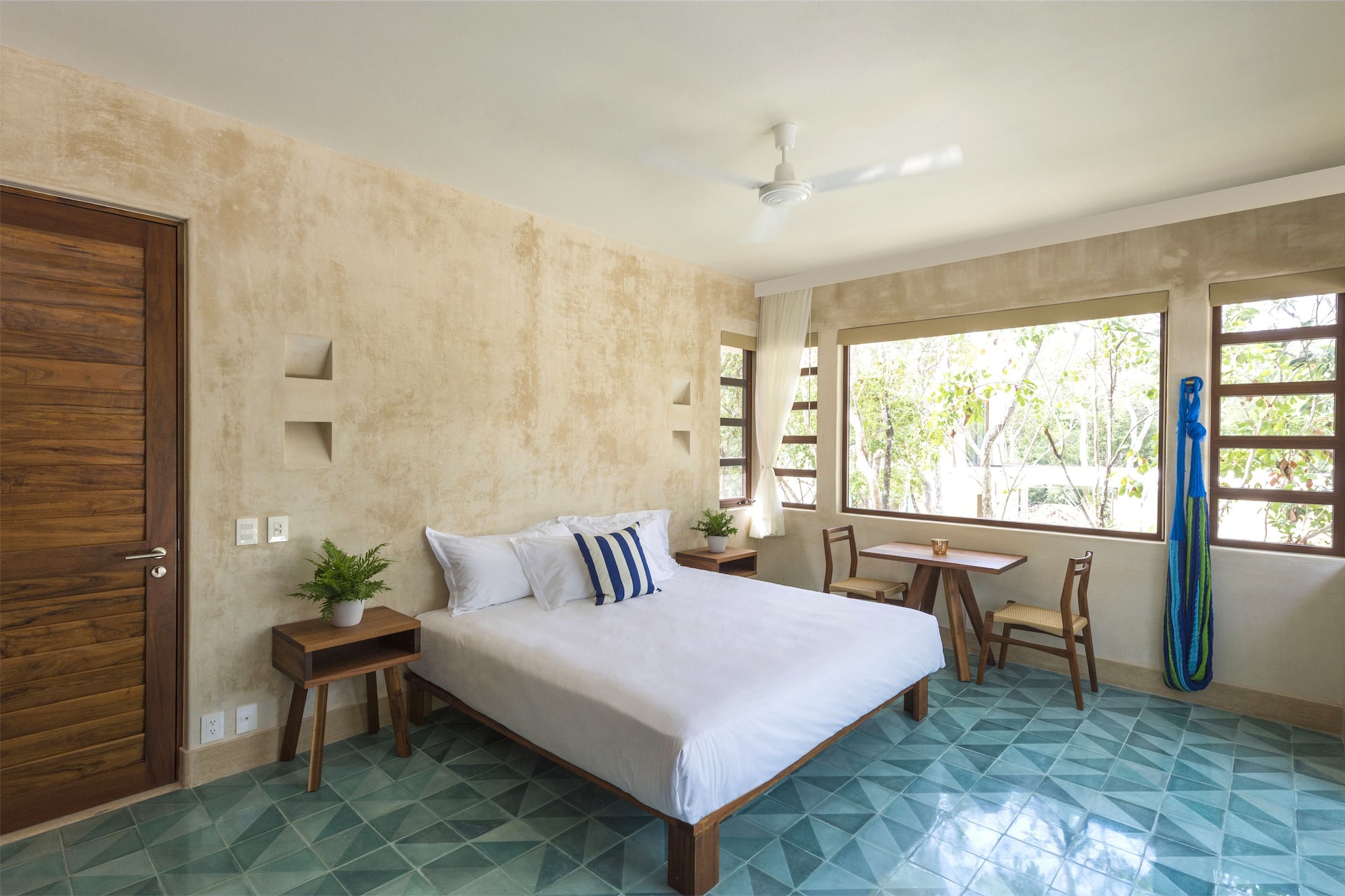 DELUXE, SUITE, KING BED