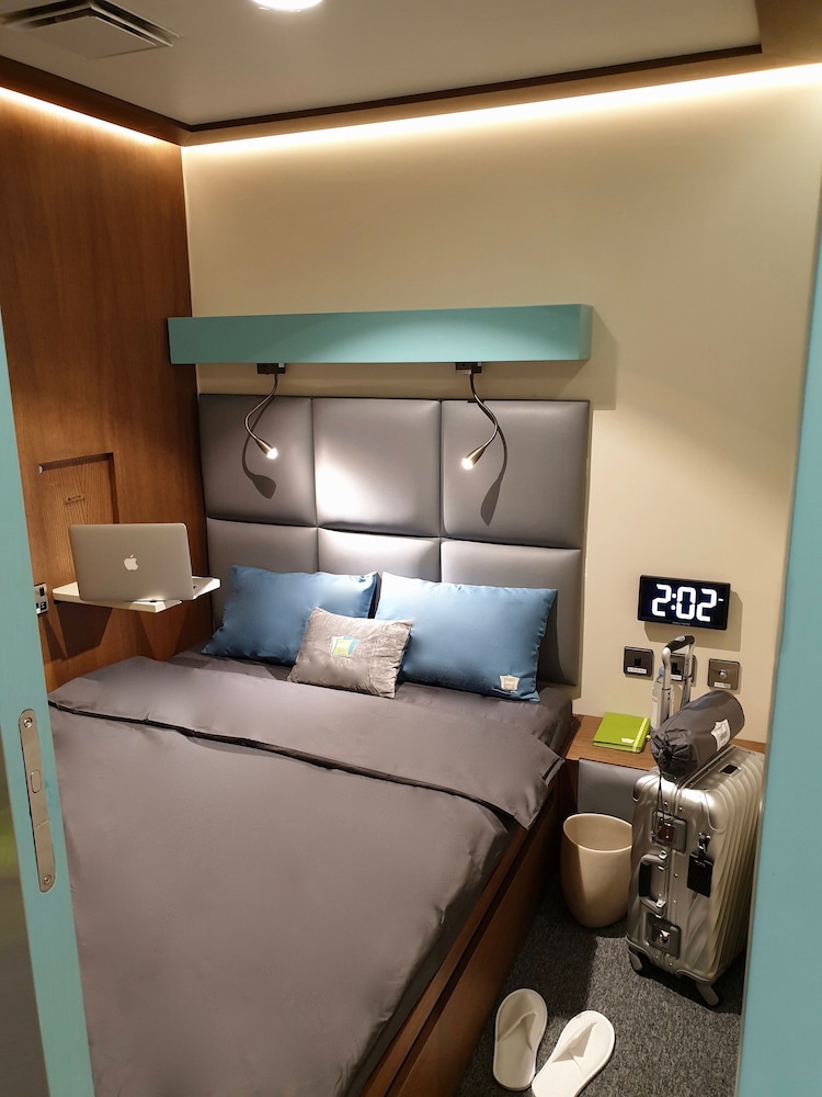 Sleep N Fly Sleep Lounge A Gates Terminal 3 Transit Only 13/50