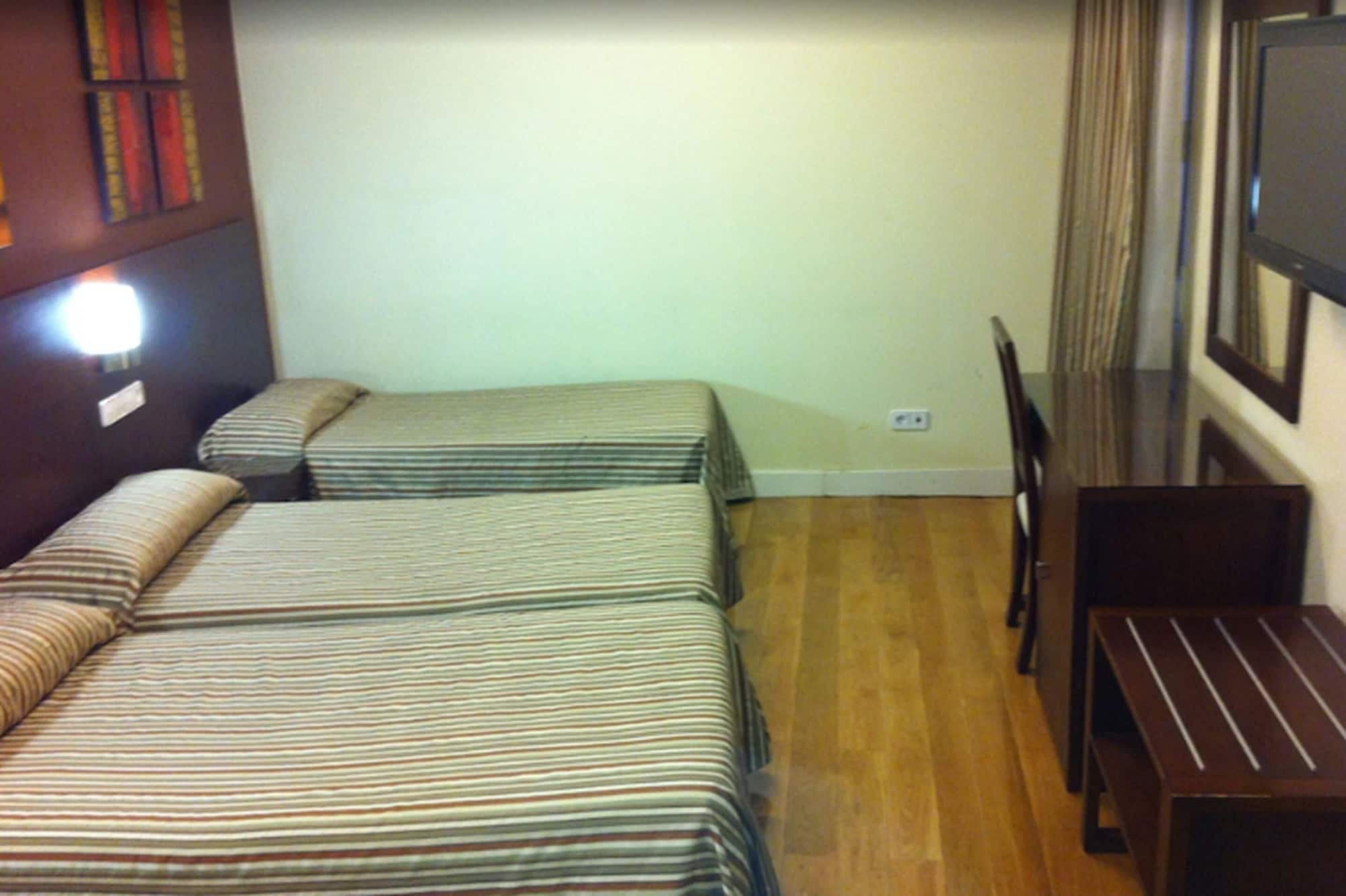 ROOM, TRIPLE