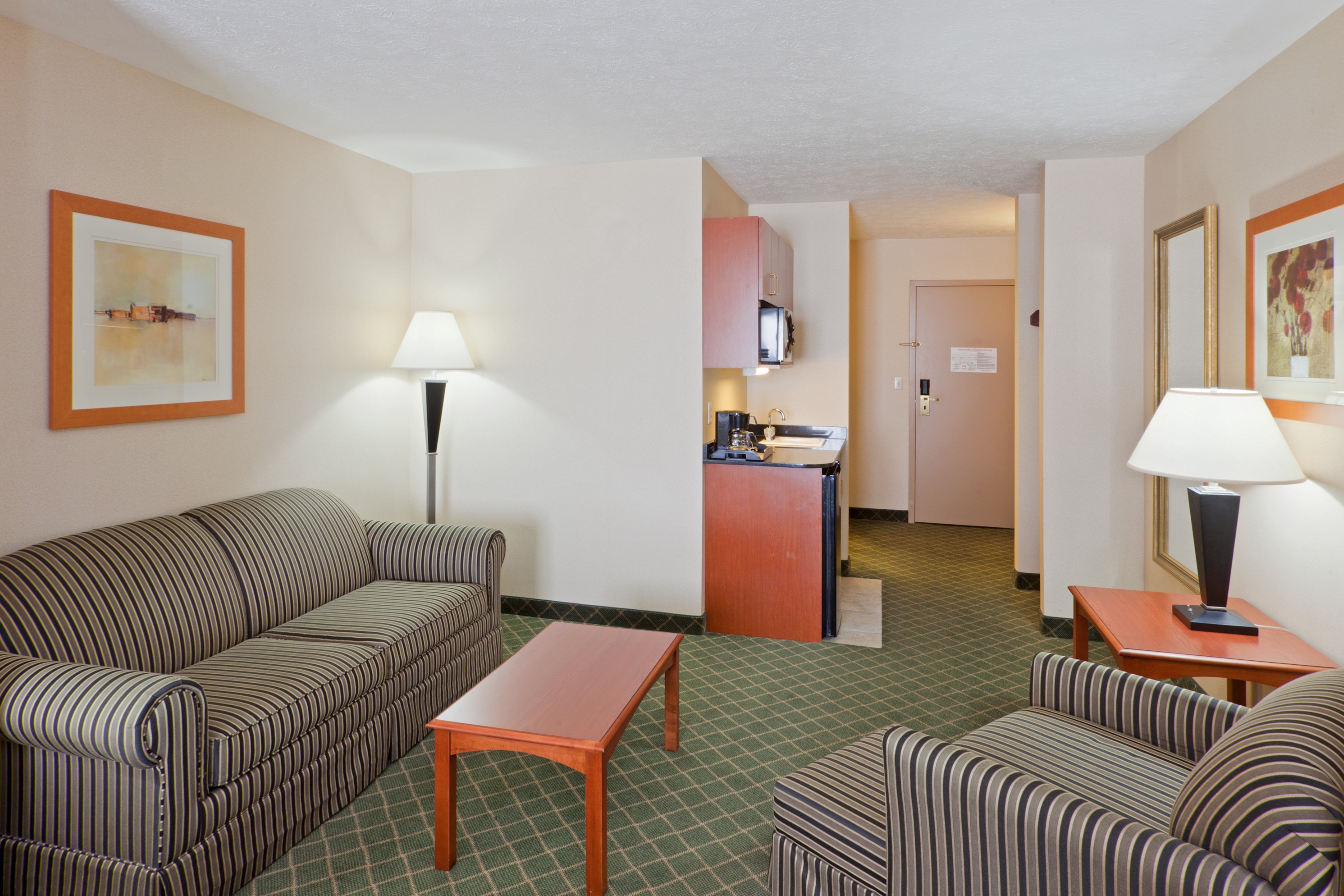 Holiday Inn Express Hotel Suites Kent State University 50/69