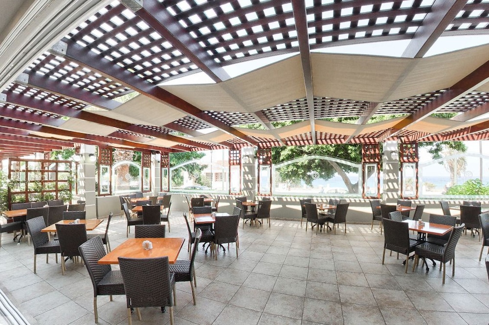 Sirene Beach Hotel 44/52
