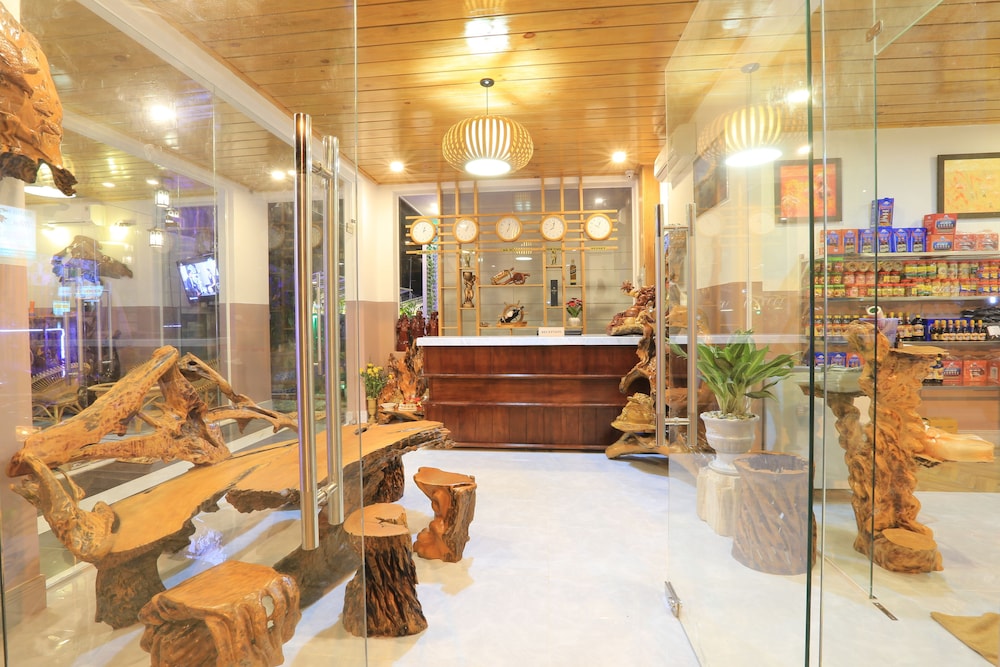 Blue Dragon Hotel 8/47