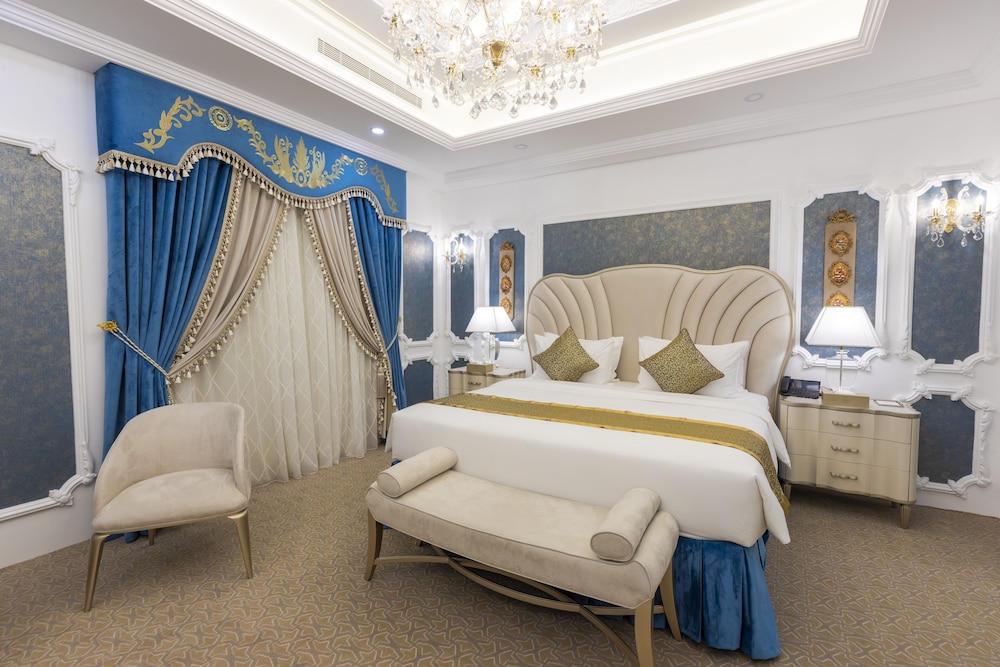 ROYAL, SUITE