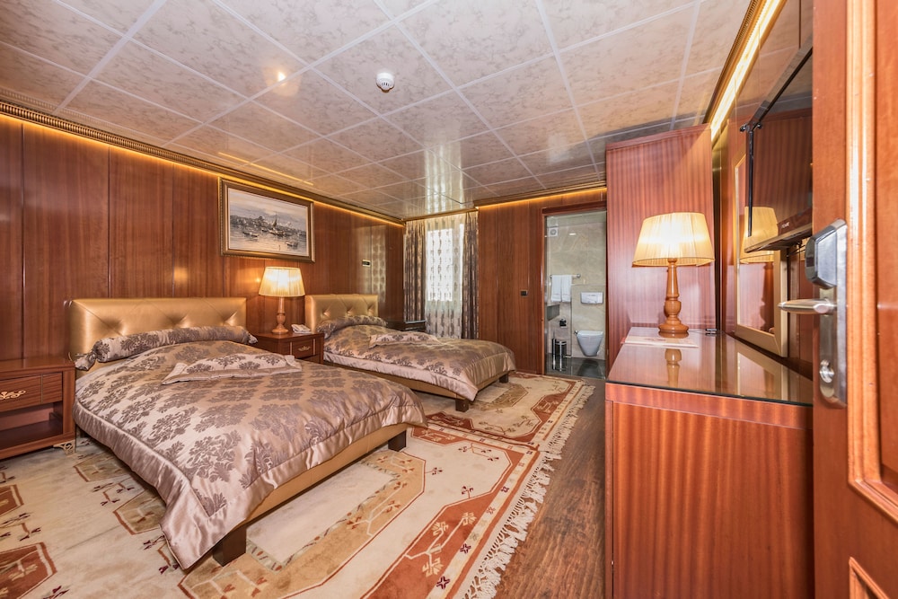 Cevheri S Hotel 11/53