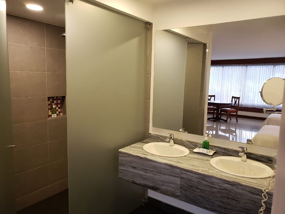 Torre de Cali Plaza Hotel 64/67