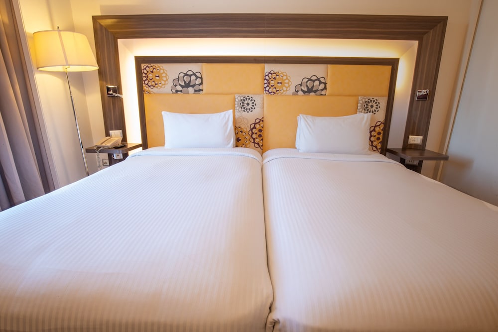 Novotel Pune Nagar Road 16/71