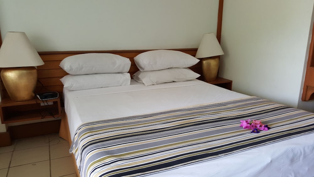 Hexagon International Hotel 17/50
