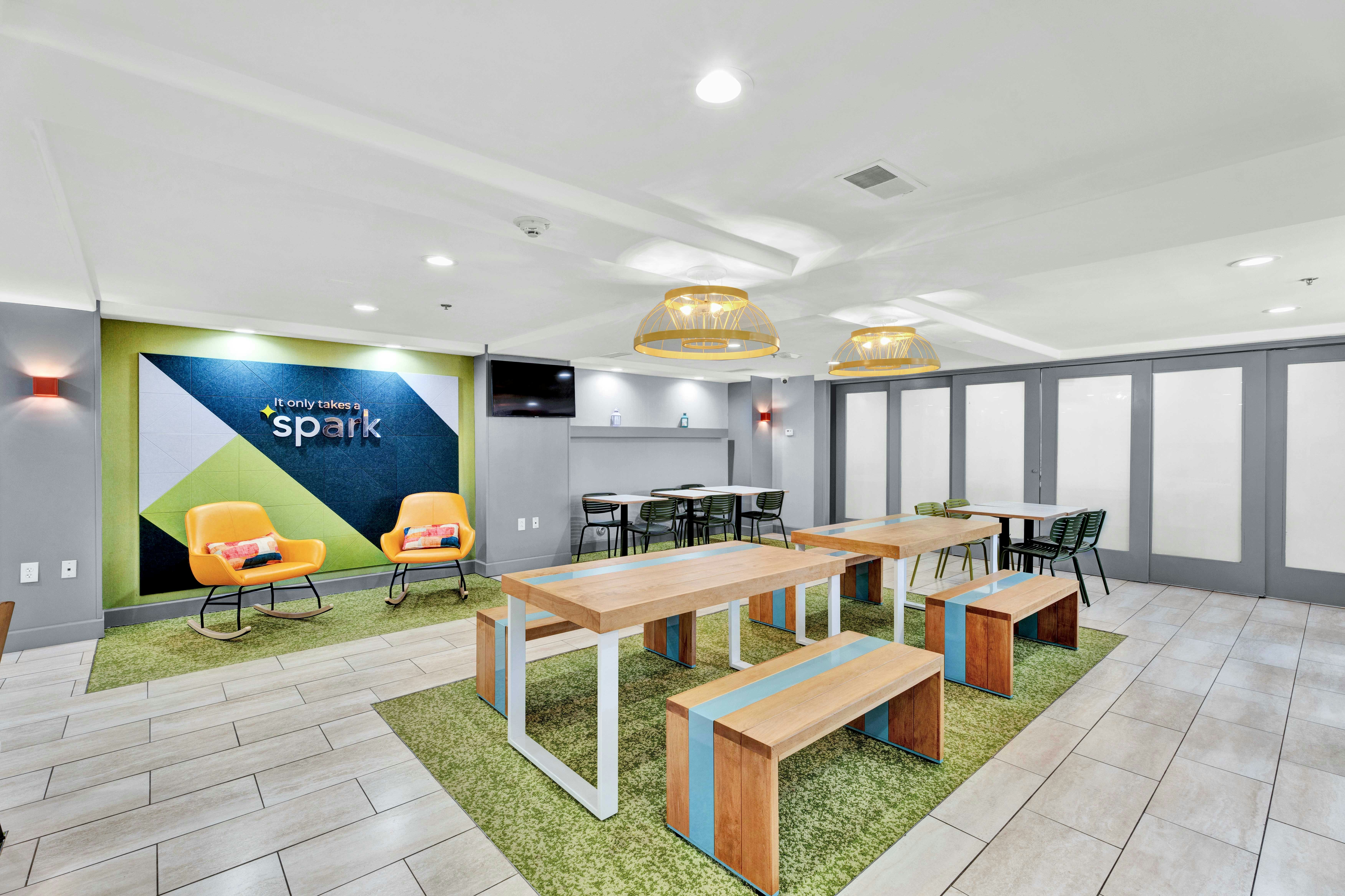 Spark by Hilton Plymouth 16/32
