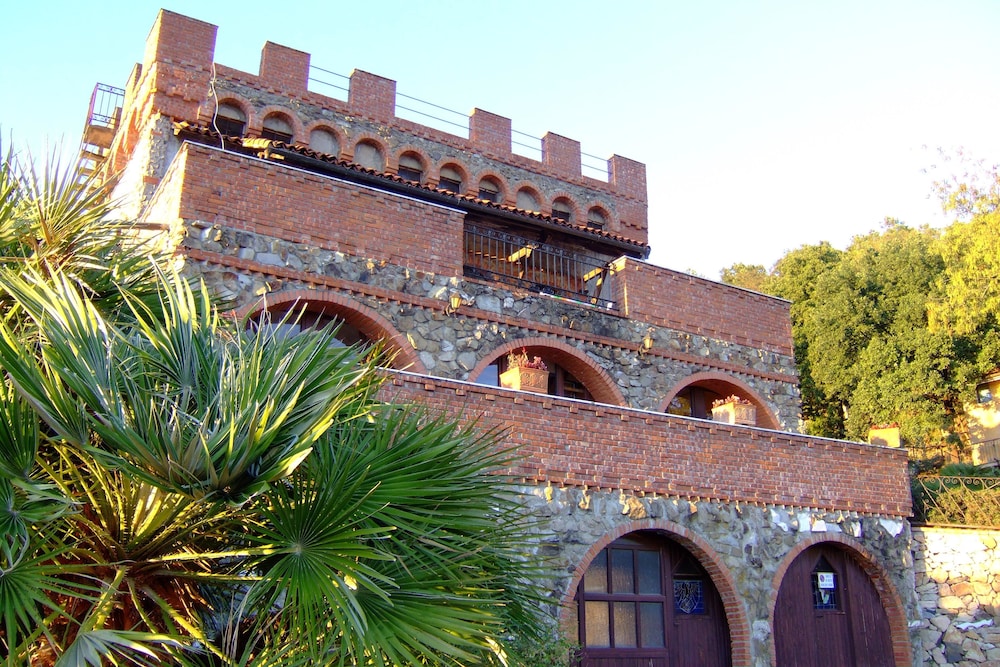 Ippotur Medieval Resort 2/50
