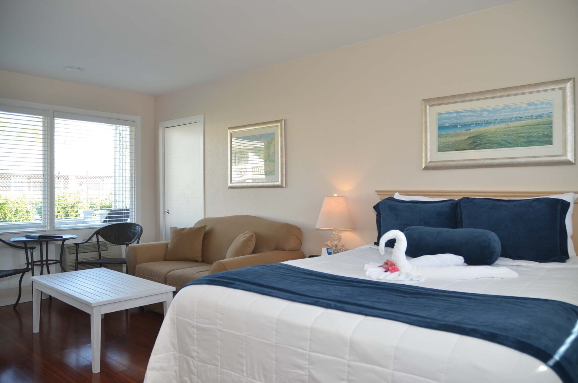 Room, King Bed, Pool Side
