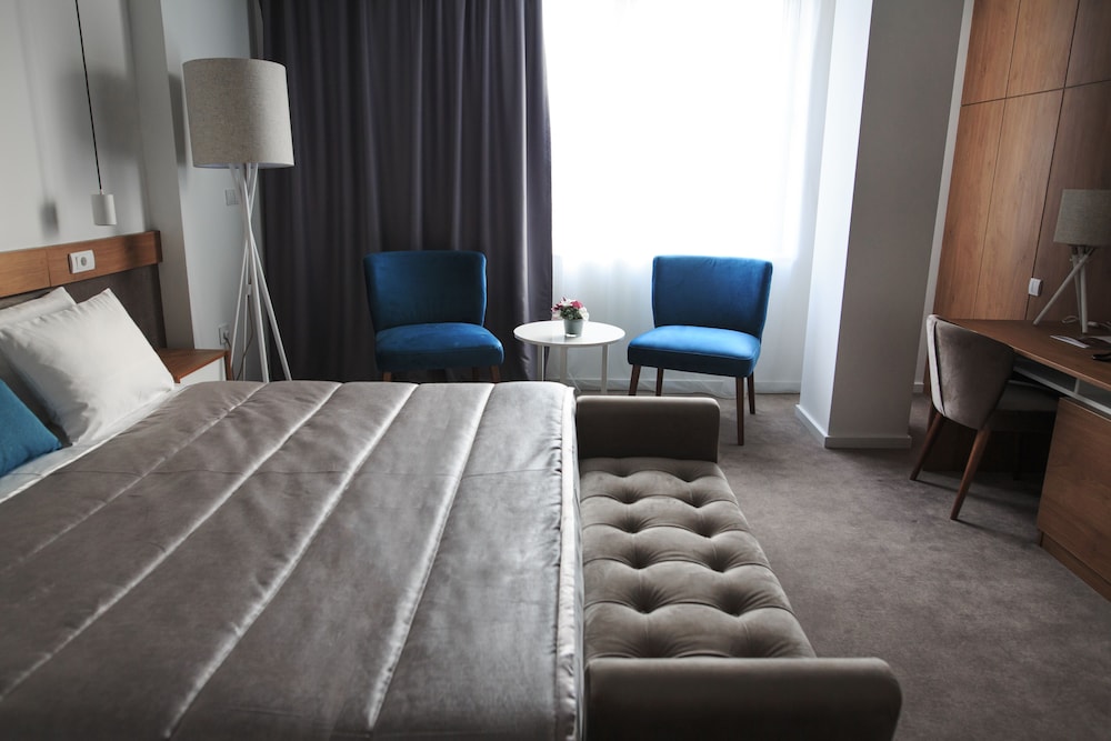 New City Hotel and Restaurant Nis 28/56