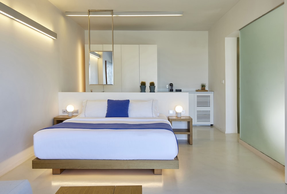 Infinity, Suite, Double Bed, Caldera View, Sofa 3/10