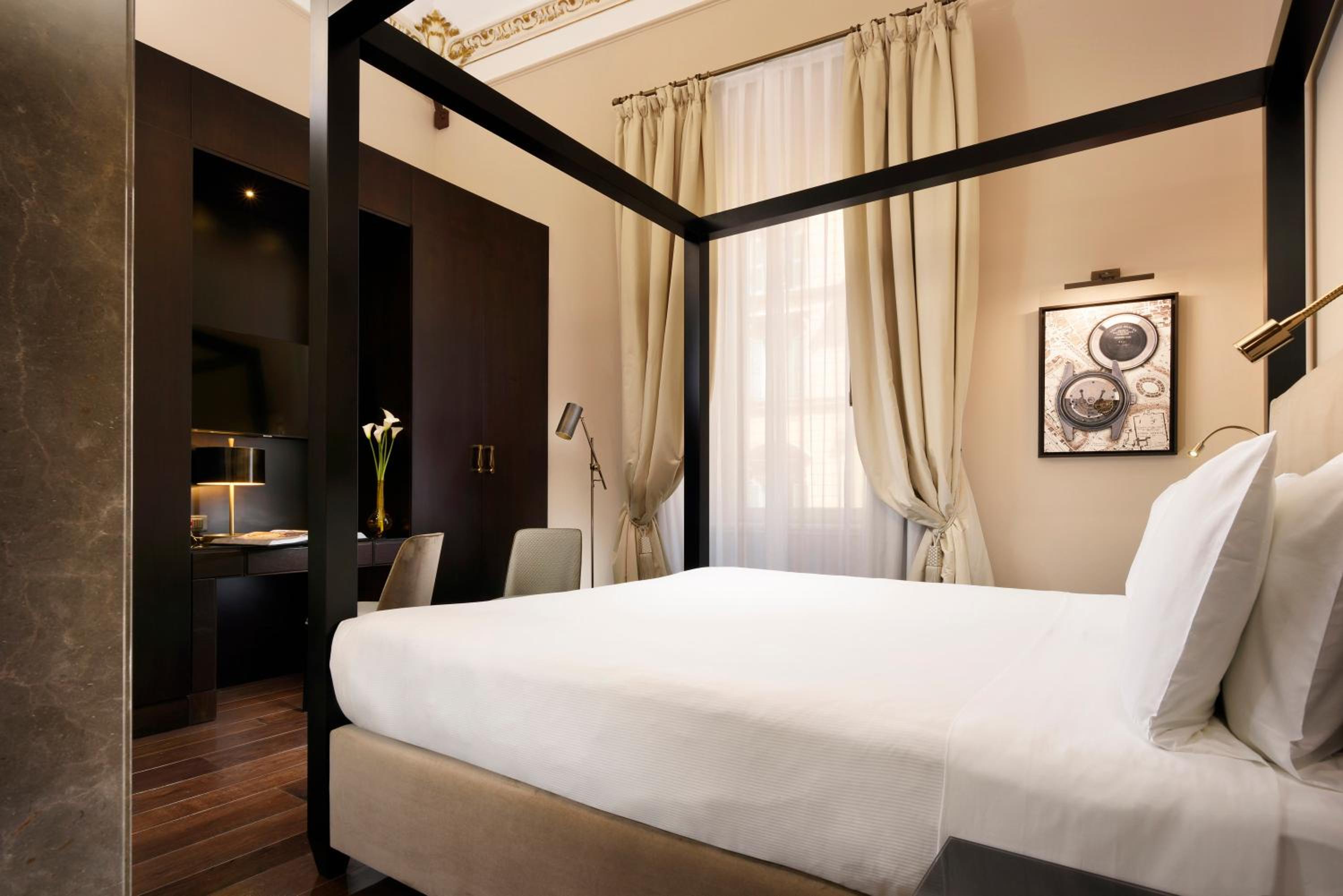 Room, Queen Bed