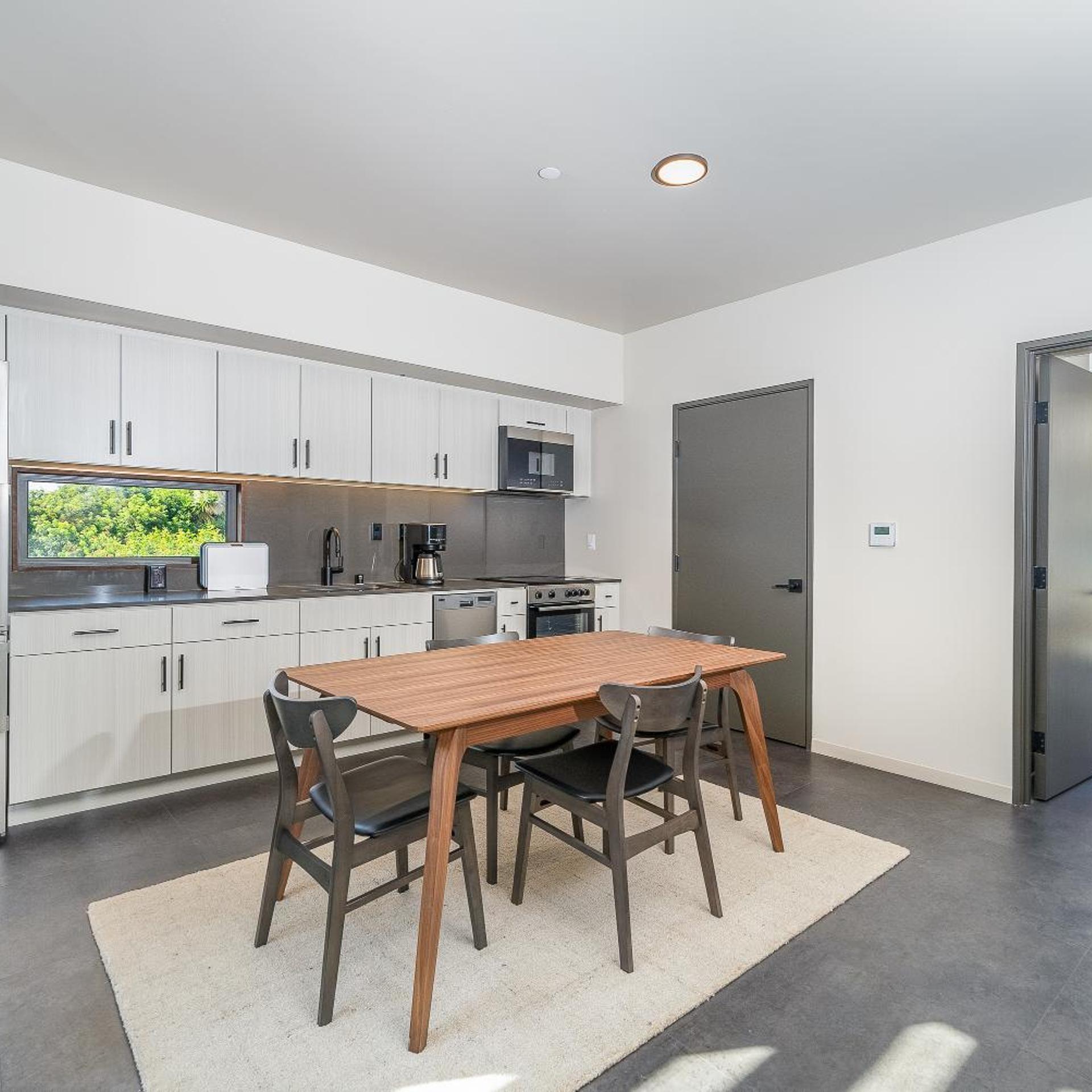 City24 Condo Hotel Little Italy Mission Hills 41/49