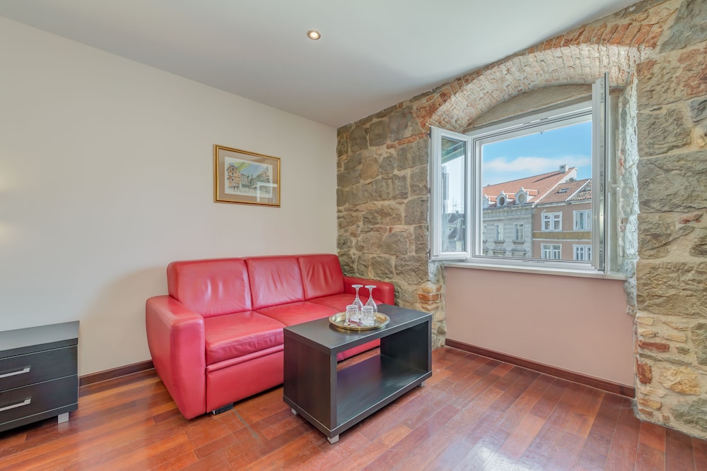 Palace Suites Heritage Hotel – Adults Only 54/70