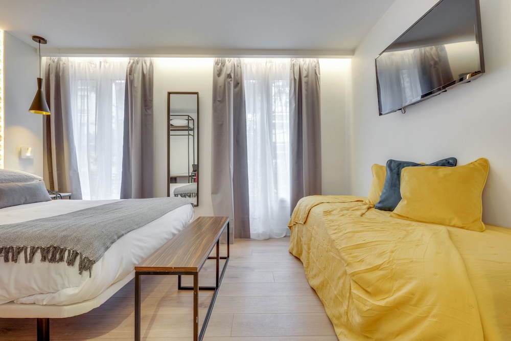 HOTEL BEAUSEJOUR 23/29