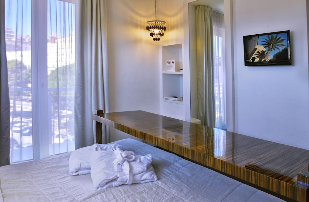 Hotel Exclusive 25/84