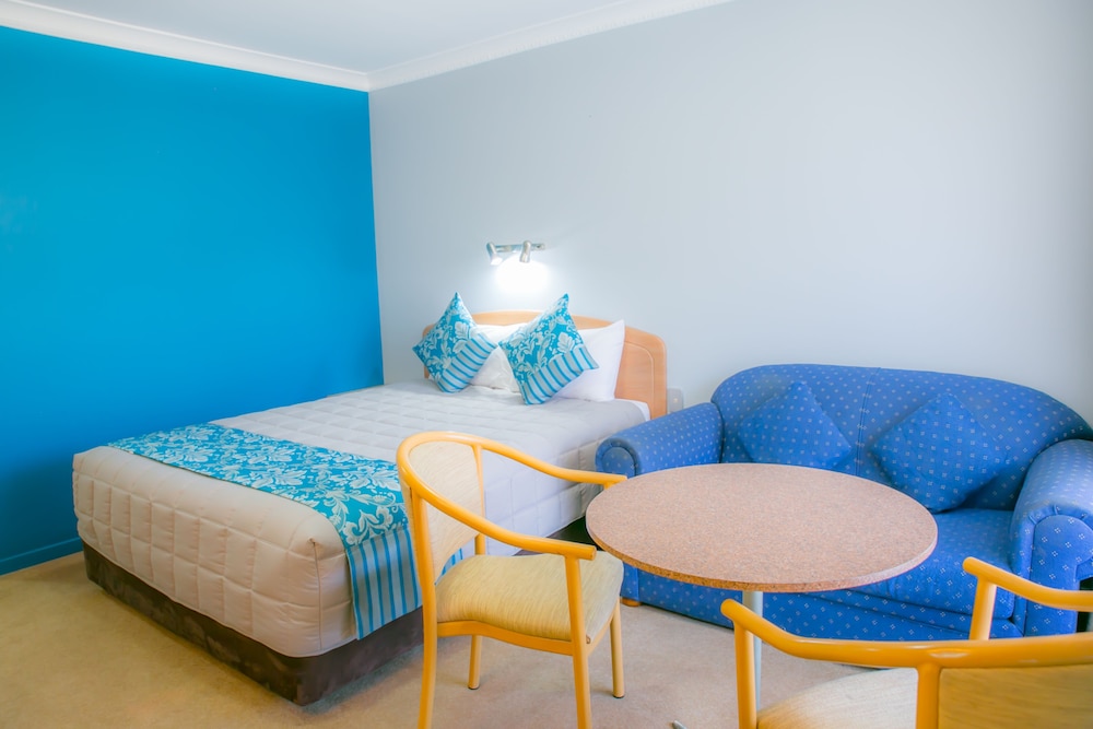 GOSFORD PALMS MOTOR INN 34/62