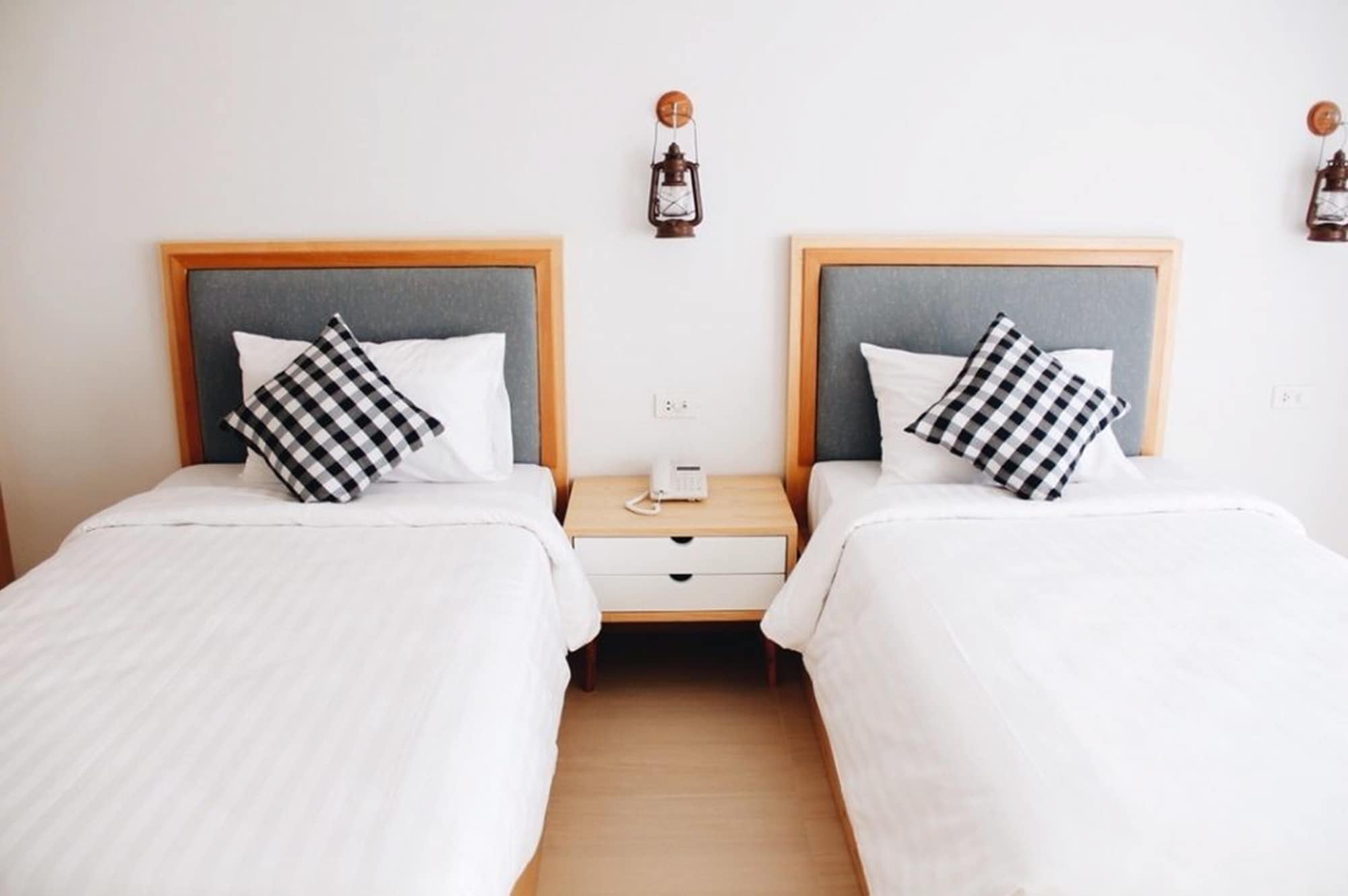SUPERIOR, TWIN BEDS
