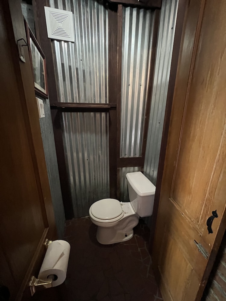 Royal Barracks Guest House 32/37