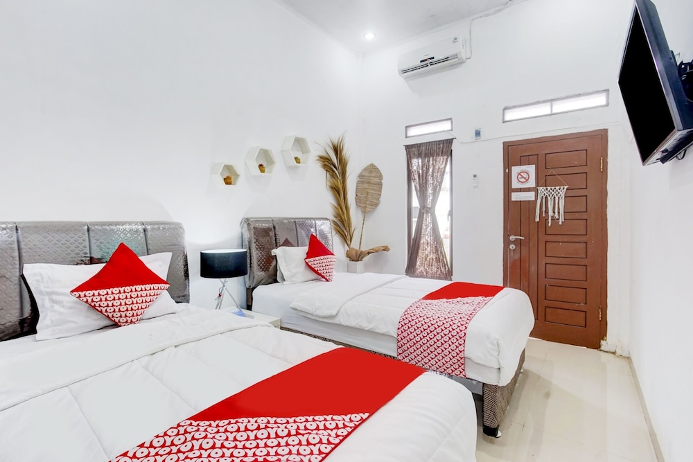 OYO 90124 Oemah Ratu Hostel Syariah 8/28