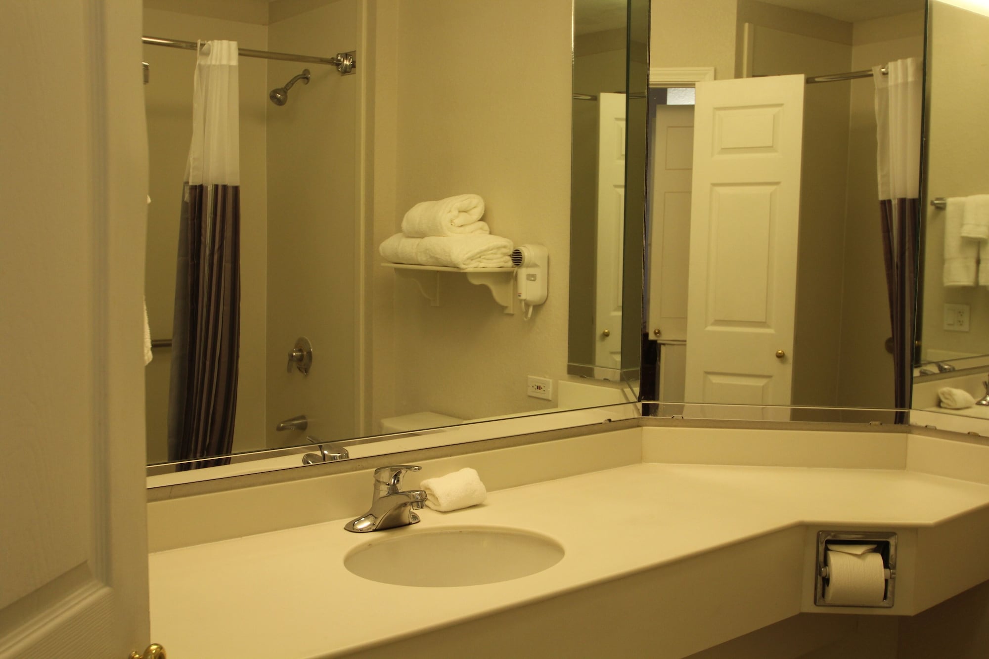 غرفة بسريرين مزدوجين، La Quinta Inn Suites By Wyndham West Palm Beach Airport 4/4