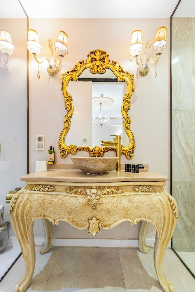 Elegance East Hotel Boutique Class 18/70