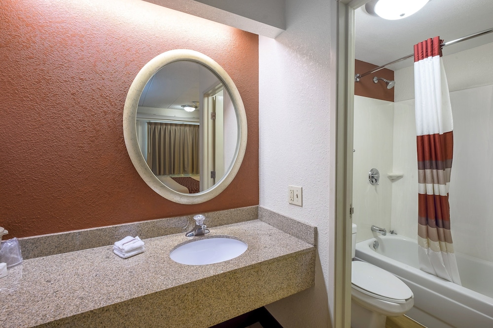 Red Roof Inn Salem 14/23