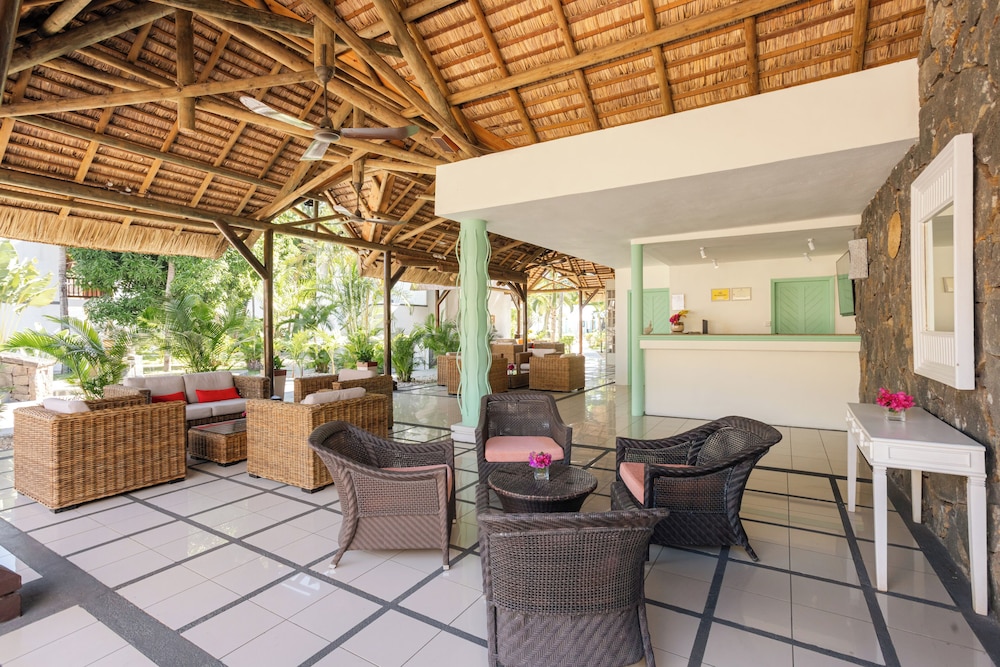 Lobby at Cocotiers Seaside Boutik Hotel, Baie du Tombeau VCA