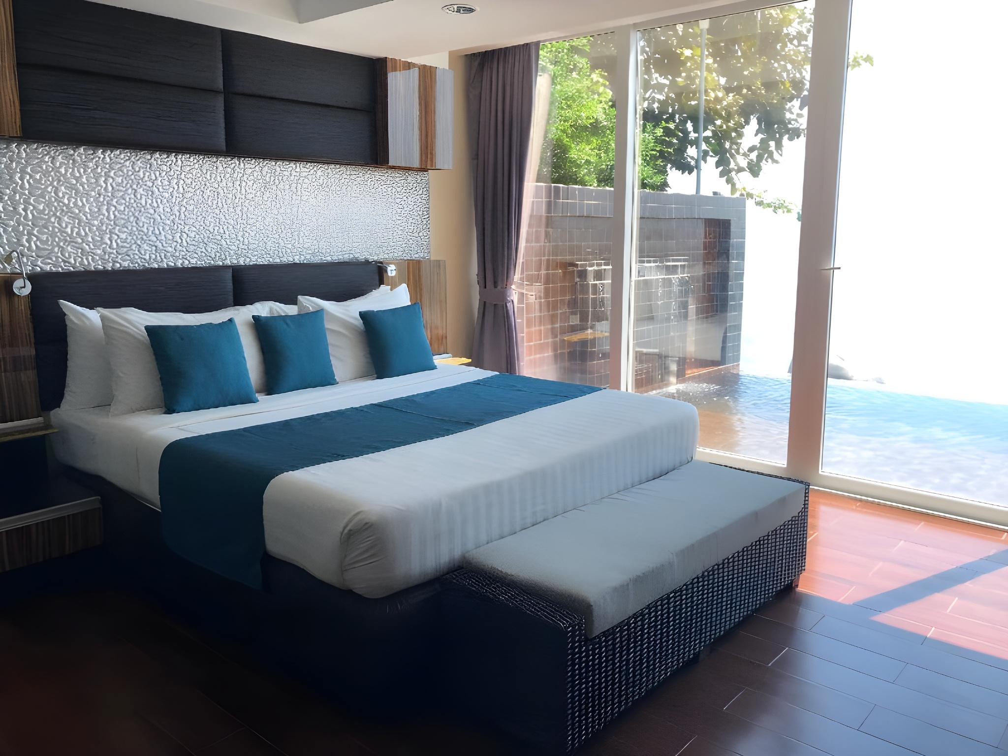 Empire, Suite