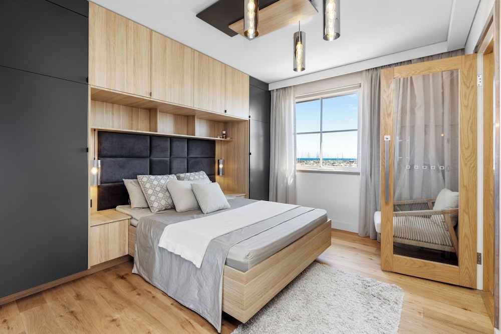 1 BEDROOM, PREMIUM, APARTMENT