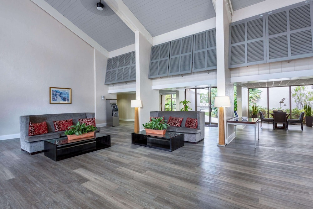 88 Palms Hotel and Event Center 32/59