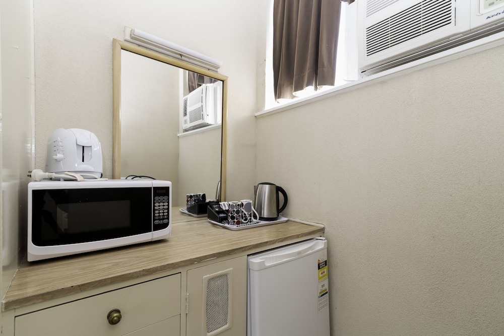 PRINCE MARK MOTOR INN 32/47