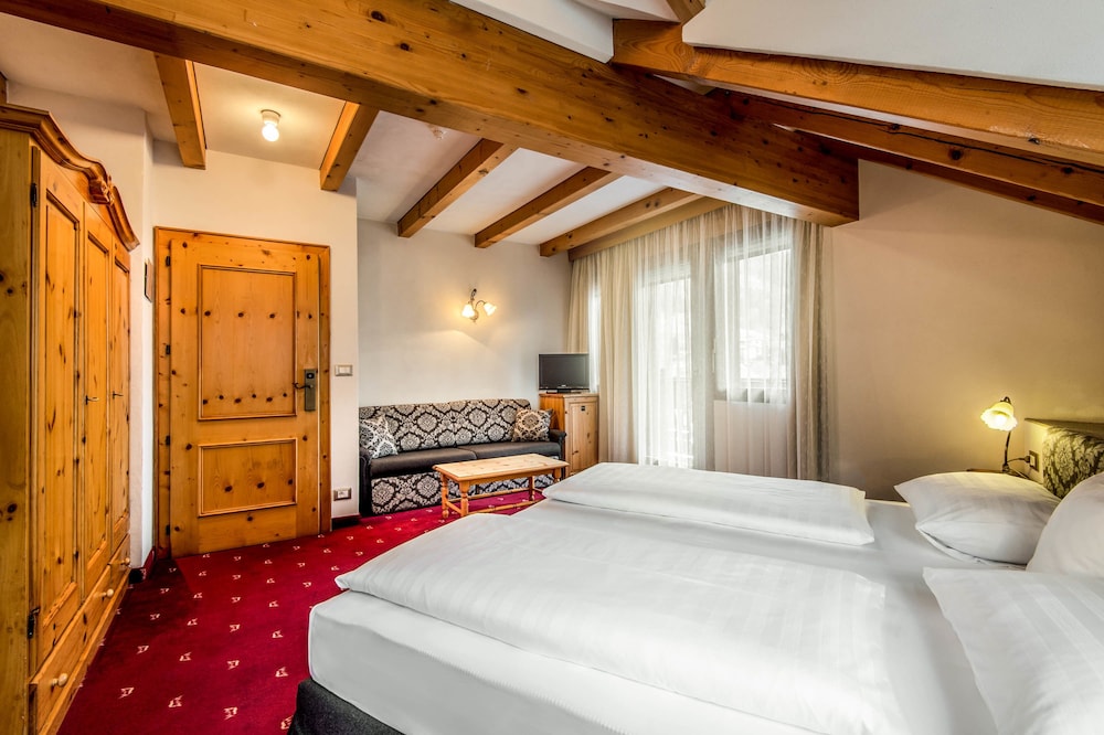 Hotel Corona 10/50
