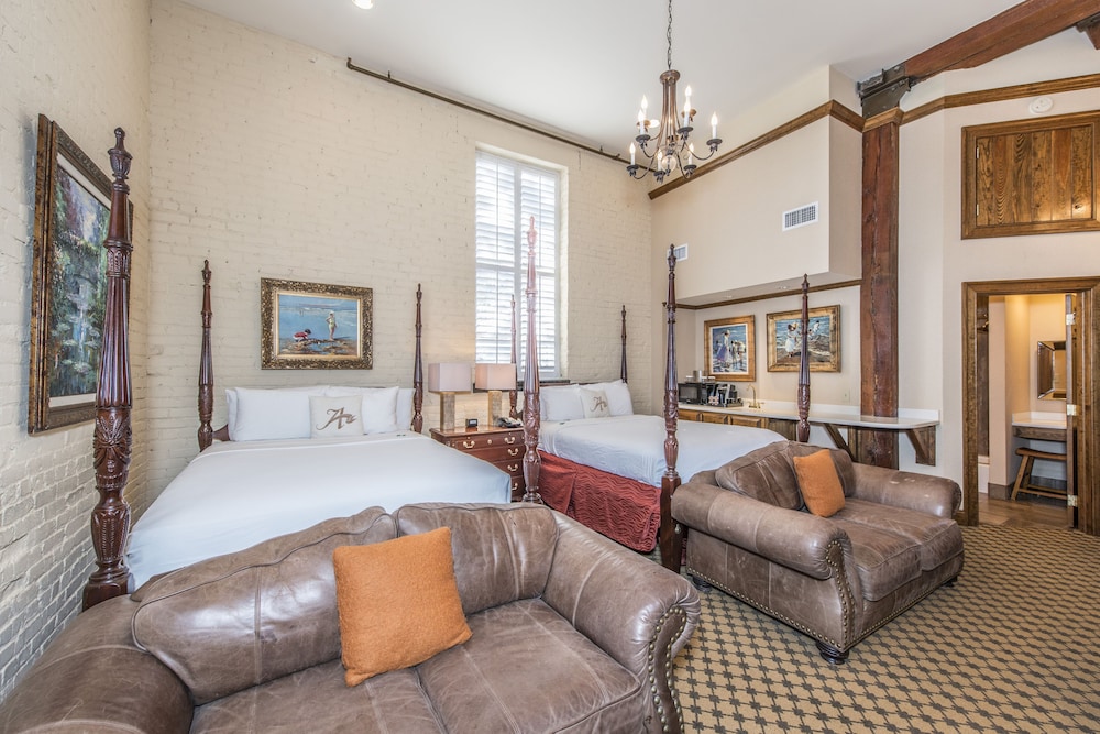 Ansonborough Inn 42/72