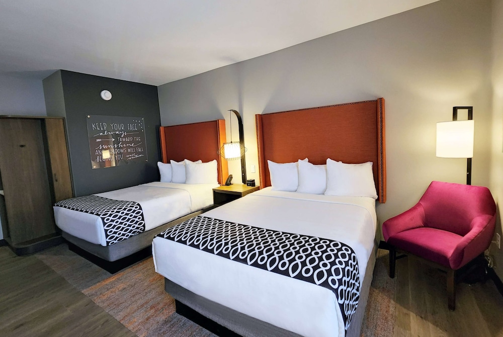 La Quinta Inn & Suites by Wyndham Pflugerville 6/28