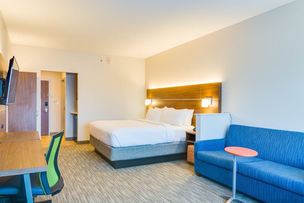 Holiday Inn Express Suites Russellville 13/59