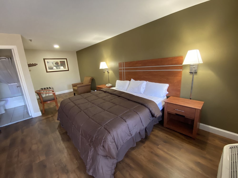 Rodeway Inn Swansea, MA 17/42