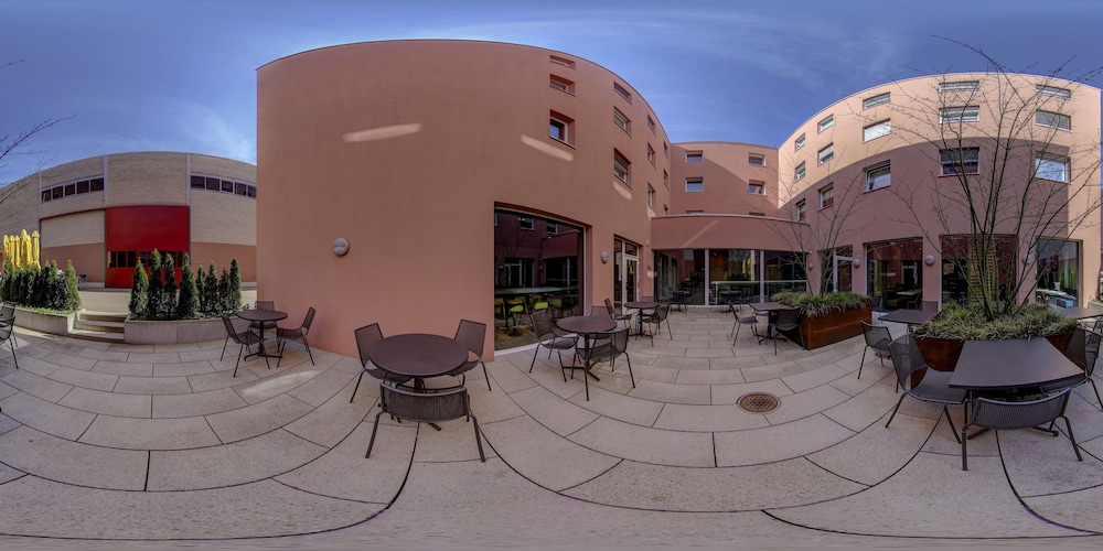Ibis Budget Zurich Airport 66/69