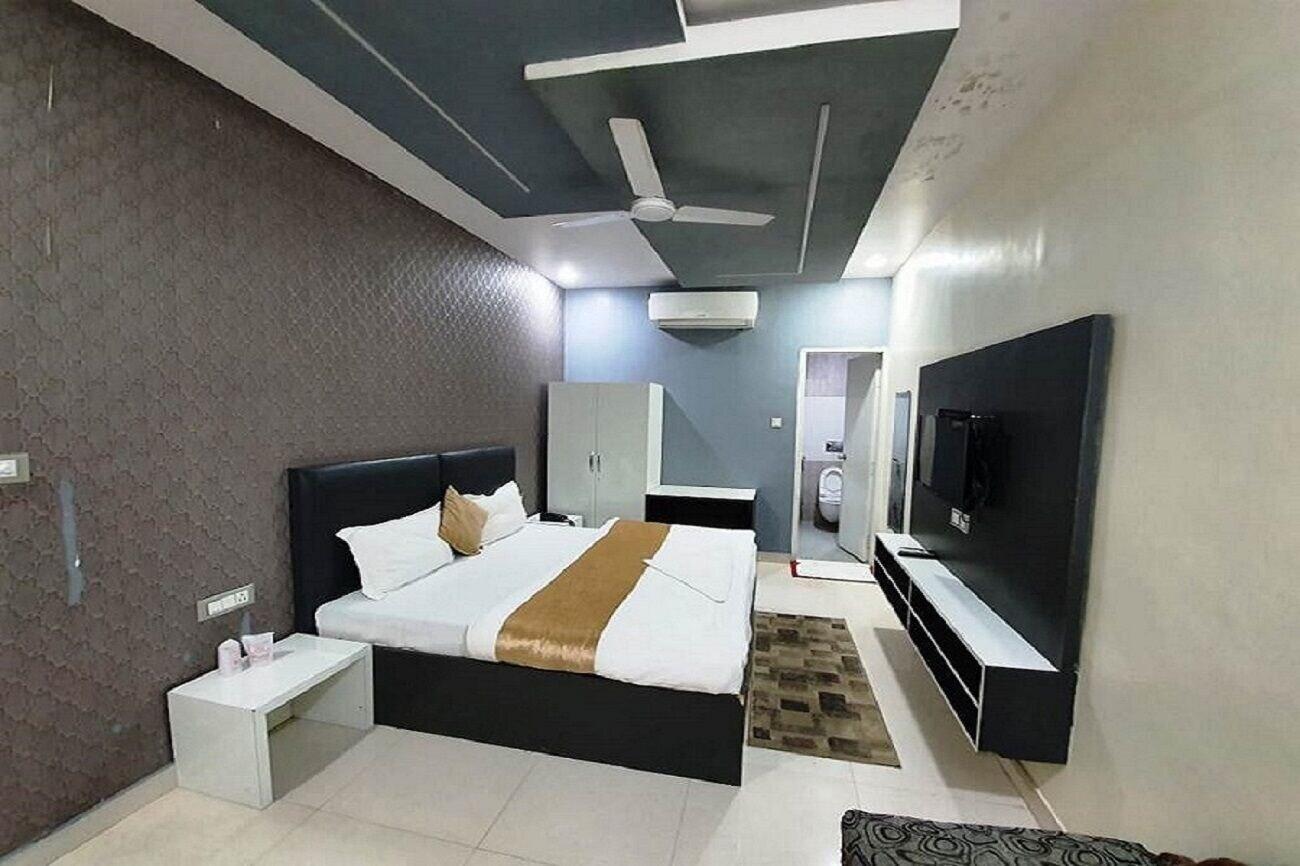 Hotel Mandakini Lush 5/28